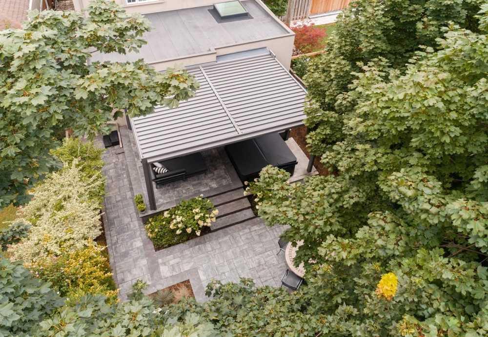 Alba Louvered Roof and Stratus Drop Screens